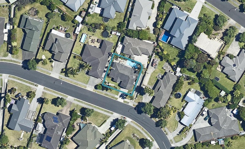 20 Corinth Grove, Papamoa Beach, Papamoa - Carousel 1