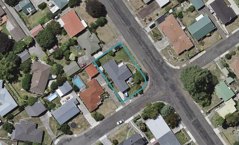 209 Warwick Road, Mayfair, Hastings - Carousel 1