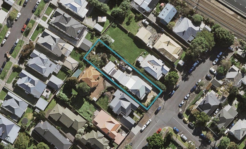 14 Mapau Road, Greenlane, Auckland - Carousel 1