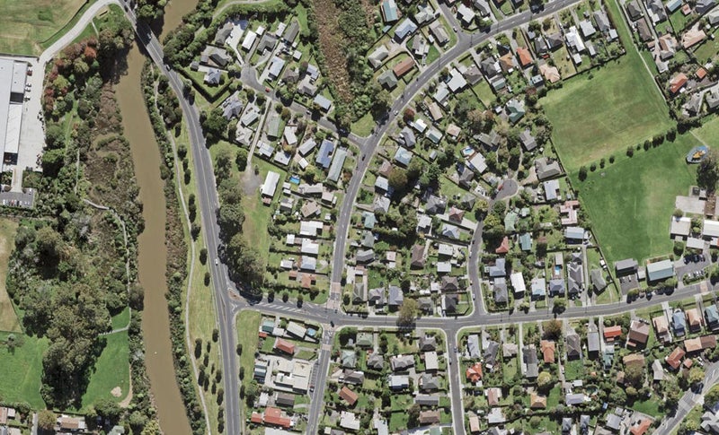 84A Vodanovich Road, Te Atatu South, Auckland - Carousel 1