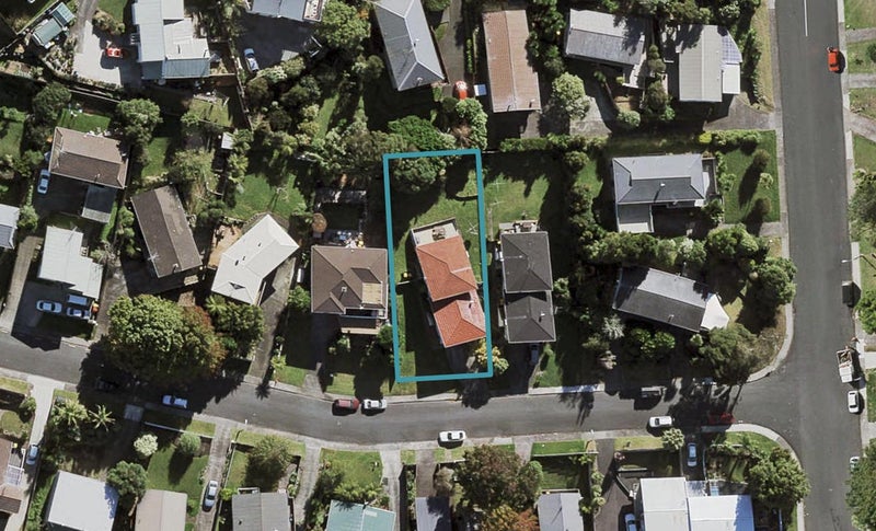 1/5 Finn Place, Totara Vale, Auckland - Carousel 1