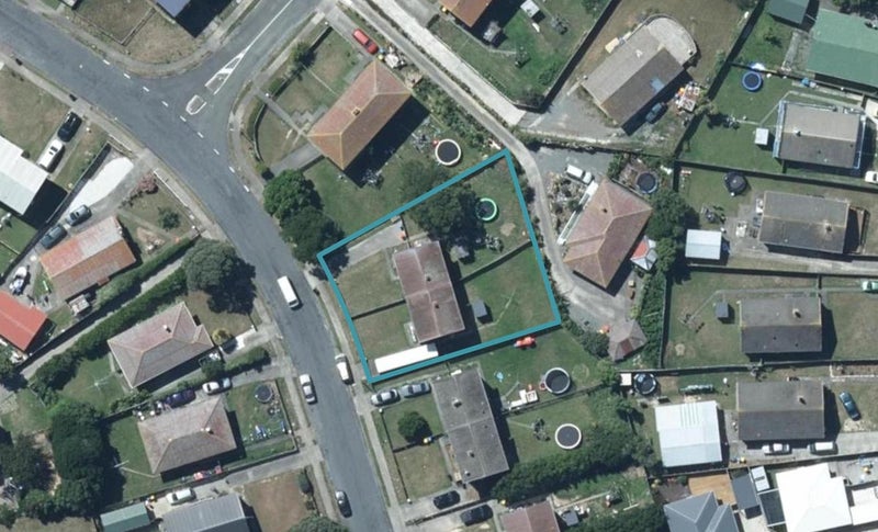 12 Loongana Street, Waitangirua, Porirua - Carousel 1