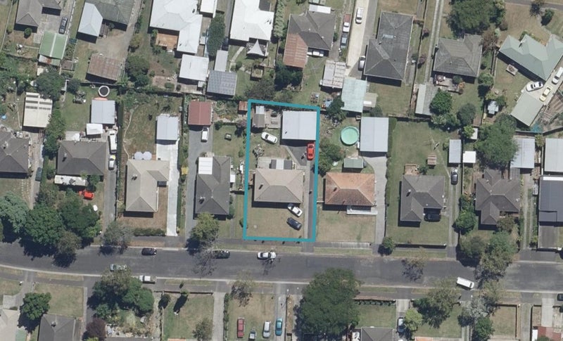 37 Slim Street, Bader, Hamilton - Carousel 1