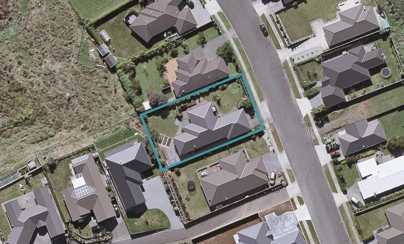 42 Ainslee Street, Highlands Park, New Plymouth - Carousel 1
