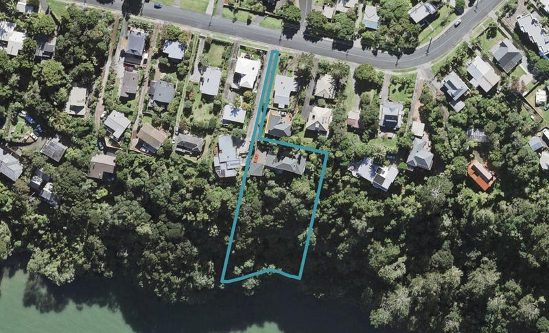 90 Island Bay Road, Beach Haven, Auckland - Carousel 1