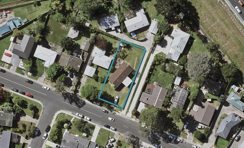 29 Totaravale Drive, Totara Vale, Auckland - Carousel 1