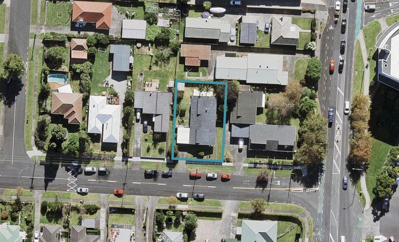 1/1A Yeovil Road, Te Atatu Peninsula, Auckland - Carousel 1