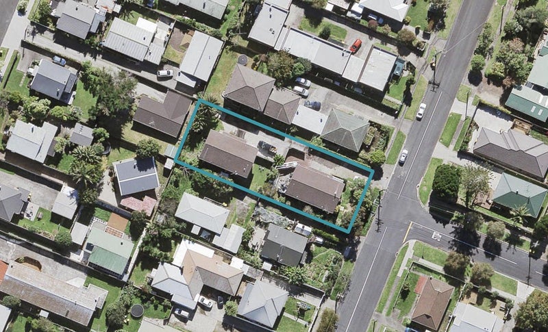 2/90 Lynwood Road, New Lynn, Auckland - Carousel 1