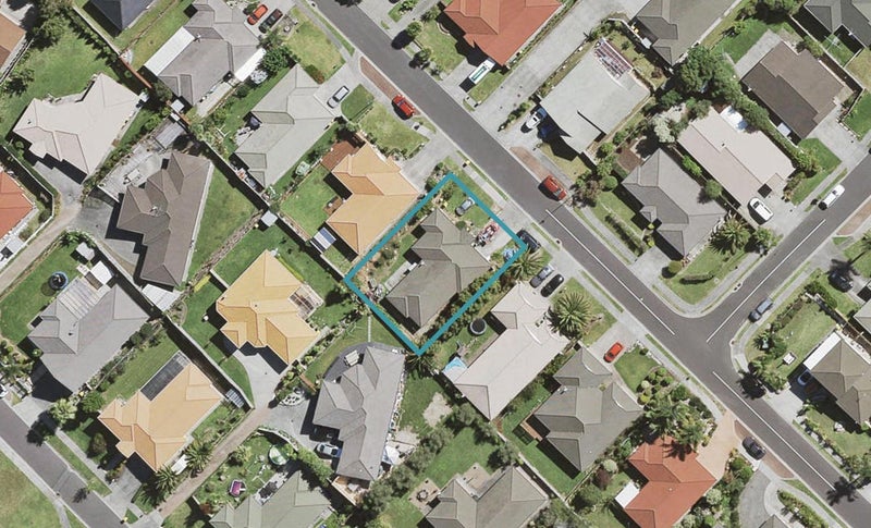 16 Parkcrest Drive, Henderson, Auckland - Carousel 1