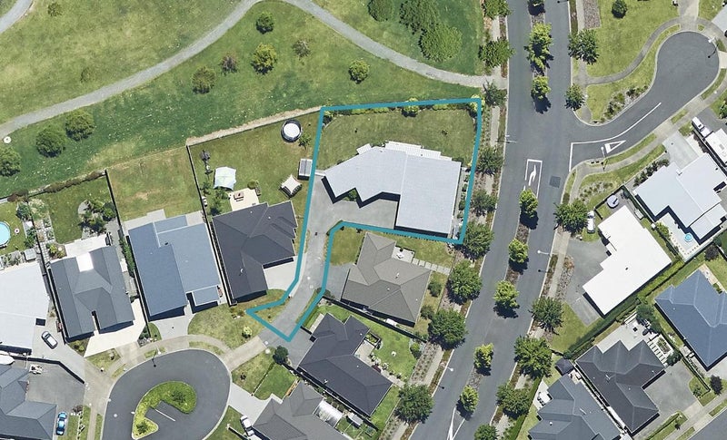 14 Bracken Mews, Pyes Pa, Tauranga - Carousel 1