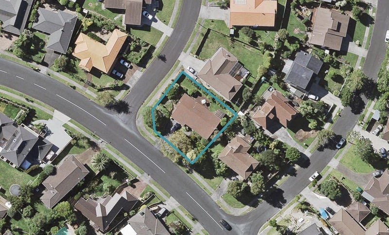 9 Lexington Drive, Botany Downs, Auckland - Carousel 1