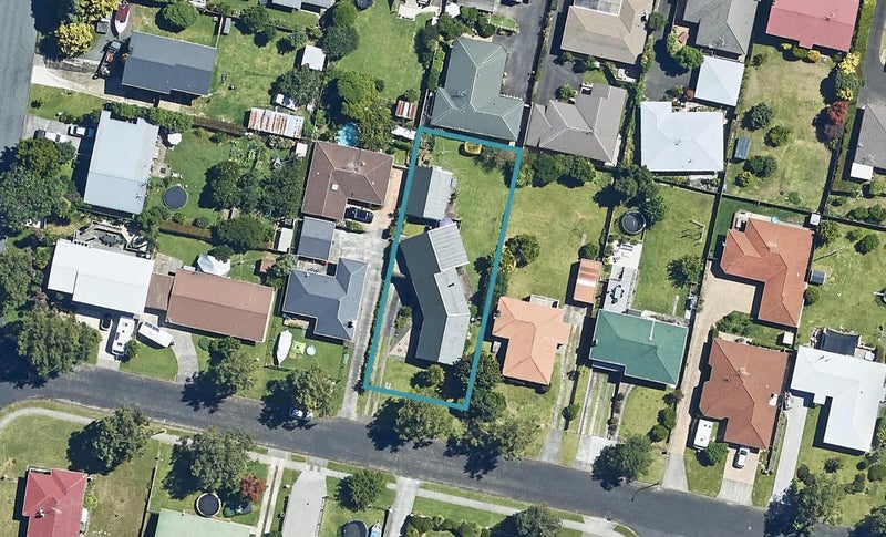 10 Ngahere Street, Otumoetai, Tauranga - Carousel 1