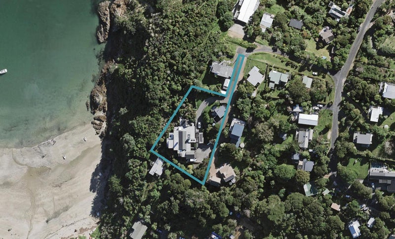 9 McIntosh Road, Oneroa, Waiheke Island - Carousel 1