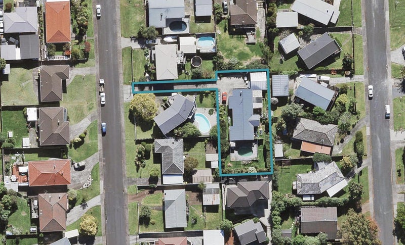 11 Bodi Place, Te Atatu South, Auckland - Carousel 1