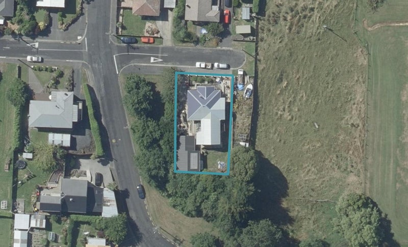 18 Edward Street, Abbotsford, Dunedin - Carousel 1