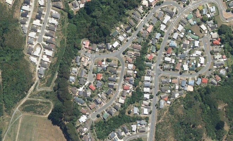4 Parkinson Close, Whitby, Porirua - Carousel 1