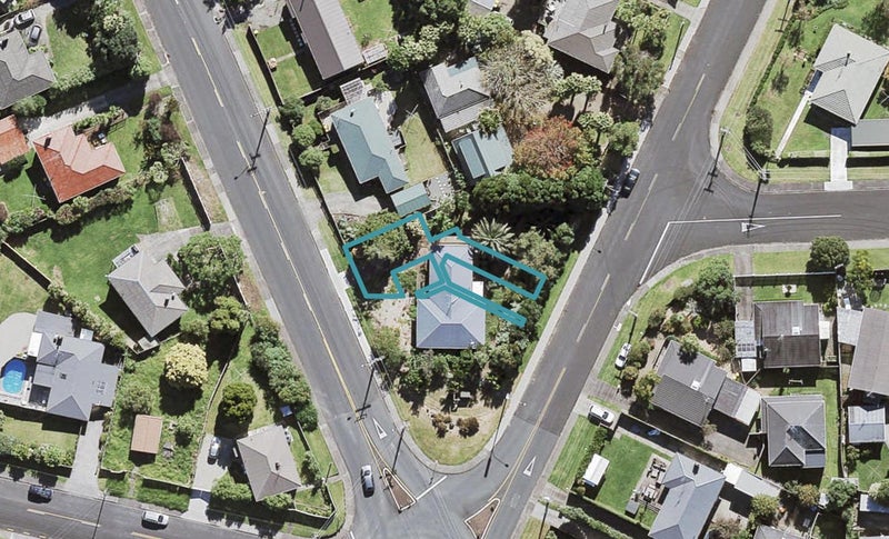 2D Tramway Road, Beach Haven, Auckland - Carousel 1