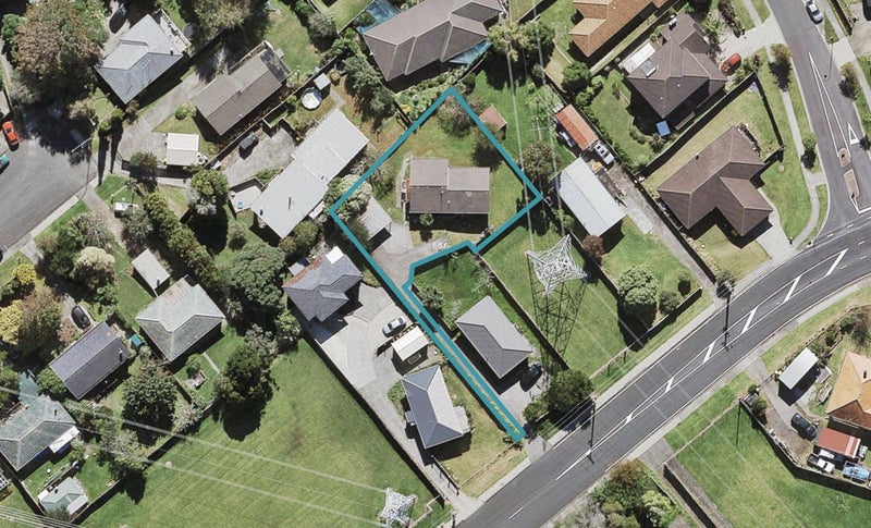 37A Lincoln Park Avenue, Massey, Auckland - Carousel 1