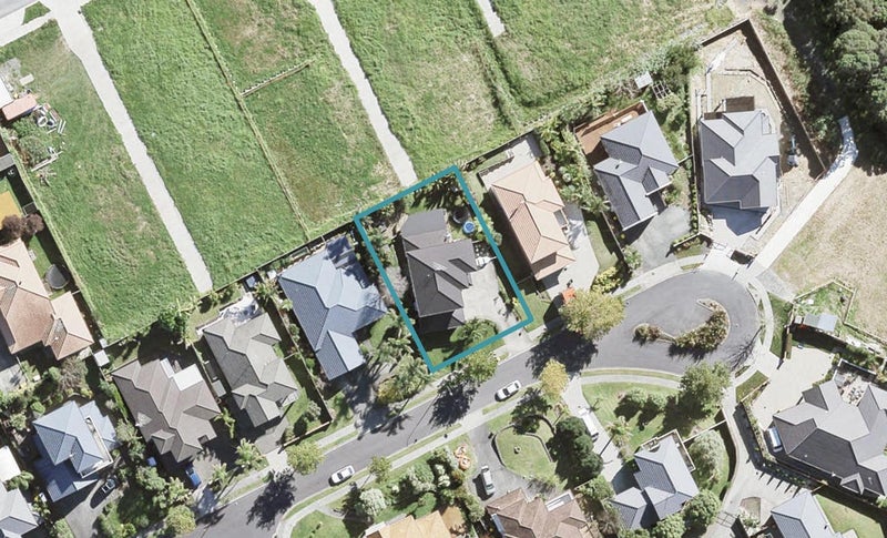 12 Meharg Place, Fairview Heights, Auckland - Carousel 1