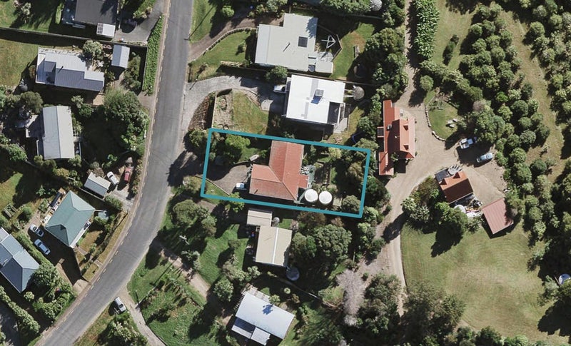 30 Jellicoe Parade, Surfdale, Waiheke Island - Carousel 1
