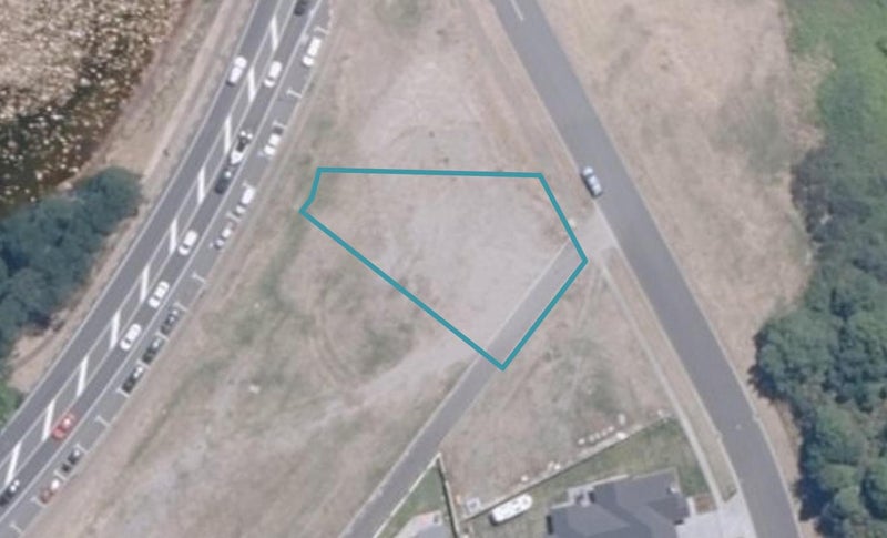 2/3 Tremaine Avenue, Two Mile Bay, Taupo - Carousel 1