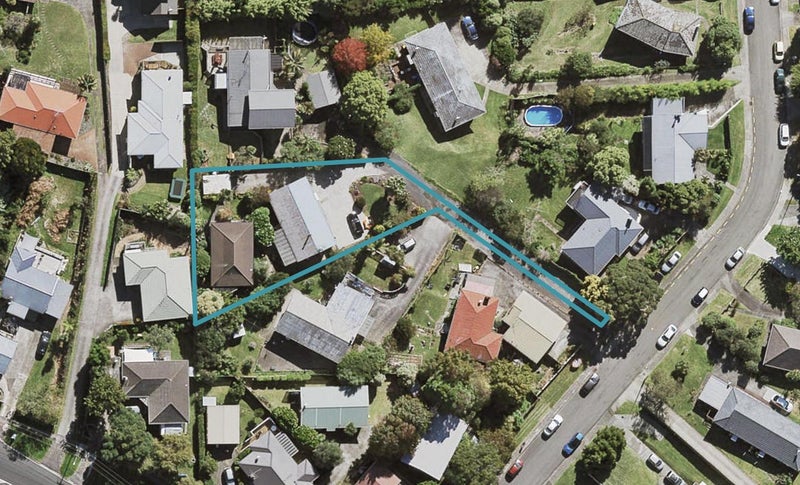1/8 Ludlow Terrace, Totara Vale, Auckland - Carousel 1