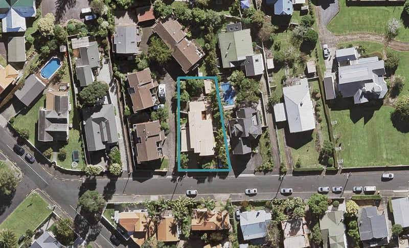 9 Faulkner Road, Northcote Point, Auckland - Carousel 1