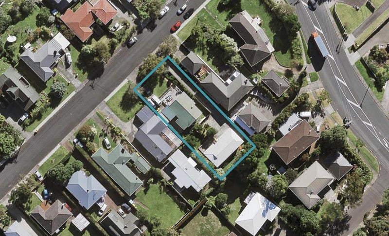 1/6 Holland Road, Hillcrest, Auckland - Carousel 1