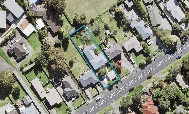 31 Golf Road, New Lynn, Auckland - Carousel 1
