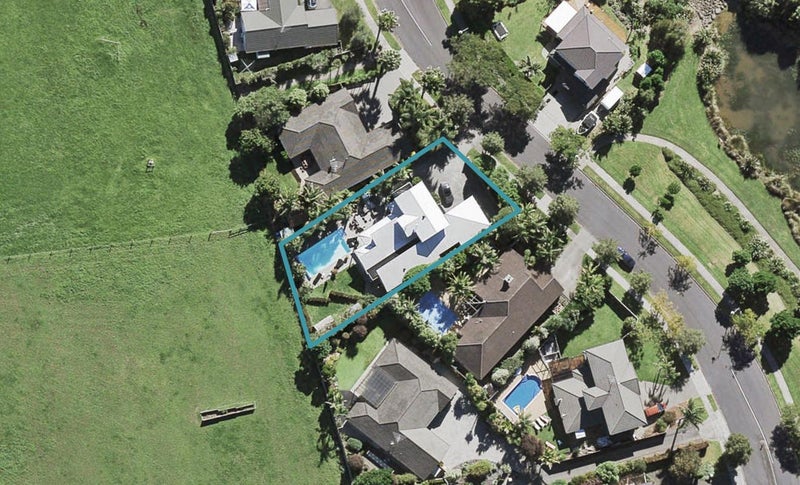 72 Te Wharau Drive, Greenhithe, Auckland - Carousel 1