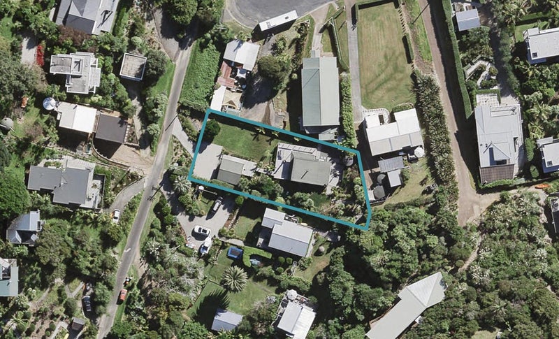 8 Miro Road, Palm Beach, Waiheke Island - Carousel 1