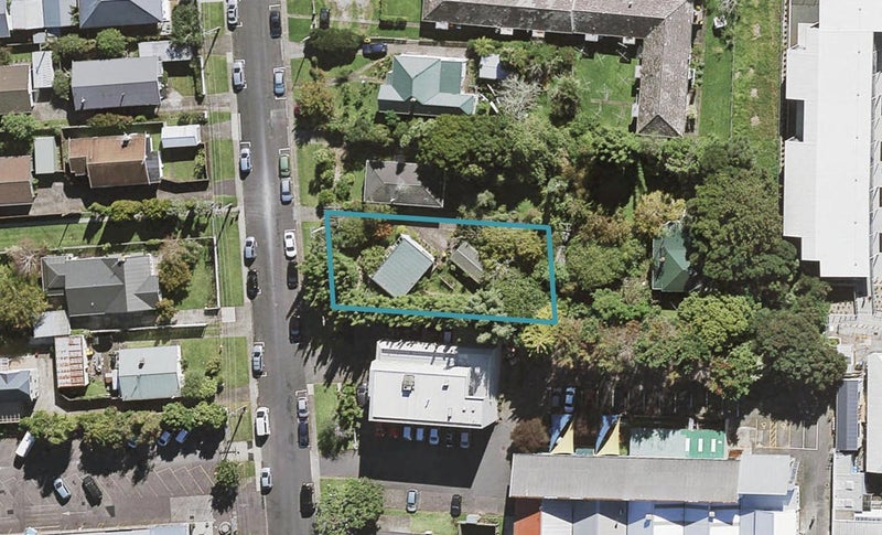 9 Gladstone Road, Northcote, Auckland - Carousel 1