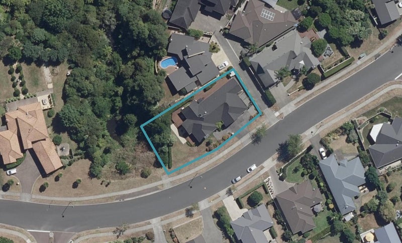 30 Saint James Drive, Huntington, Hamilton - Carousel 1