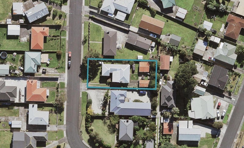 17 Tarata Crescent, Mangere Bridge, Auckland - Carousel 1