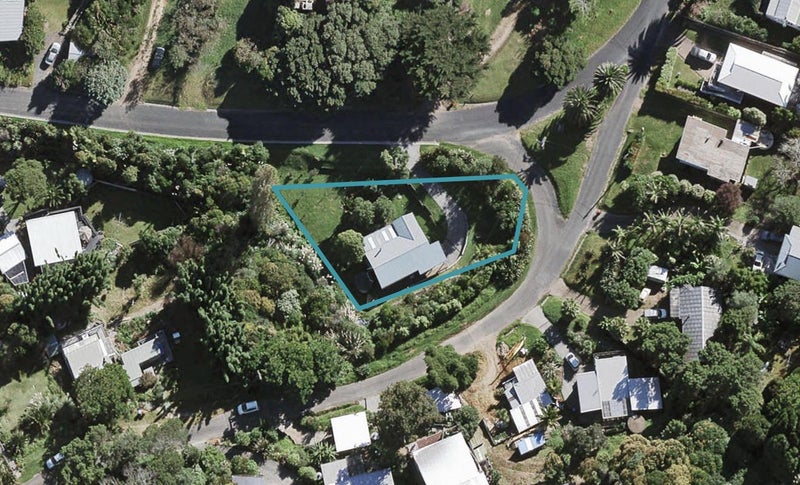 50 Hamilton Road, Surfdale, Waiheke Island - Carousel 1