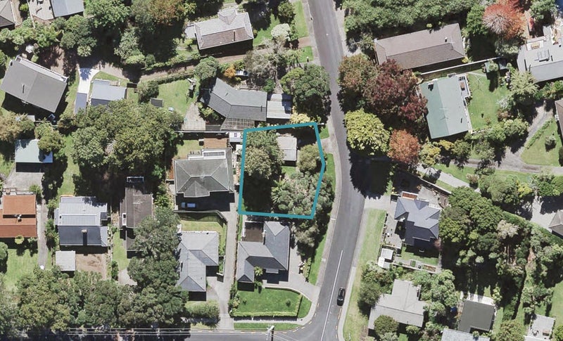 2 Havelle Avenue, Titirangi, Auckland - Carousel 1