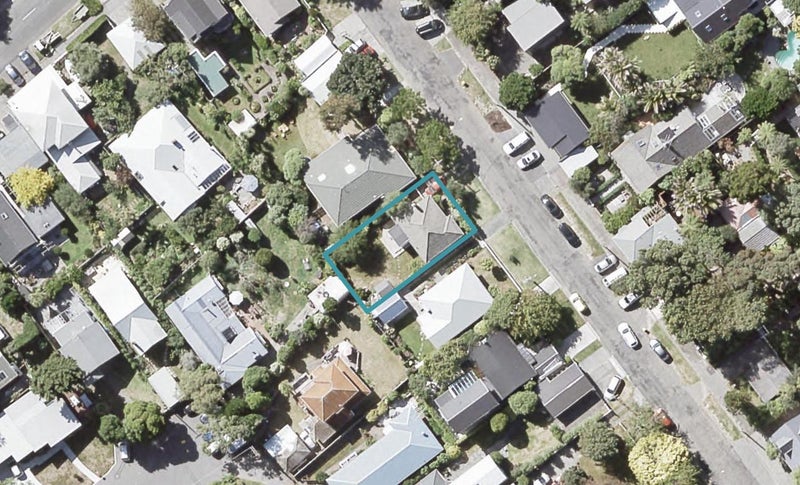 14 Nikau Street, Eastbourne, Lower Hutt - Carousel 1