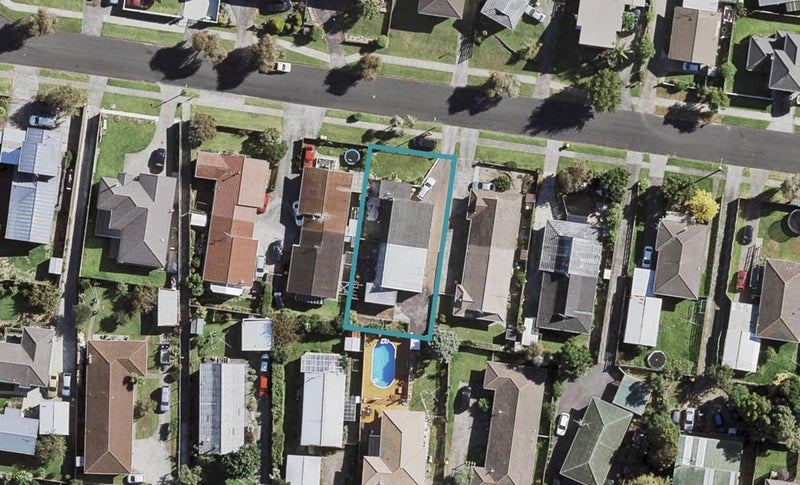 2/16 Waimai Avenue, Weymouth, Auckland - Carousel 1