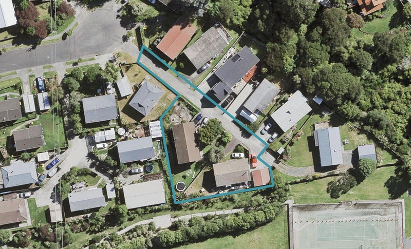 69 Meadowvale Rise, Titirangi, Auckland - Carousel 1