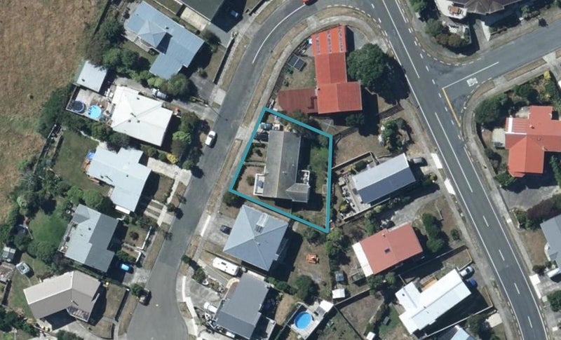 3 Brian Place, Titahi Bay, Porirua - Carousel 1