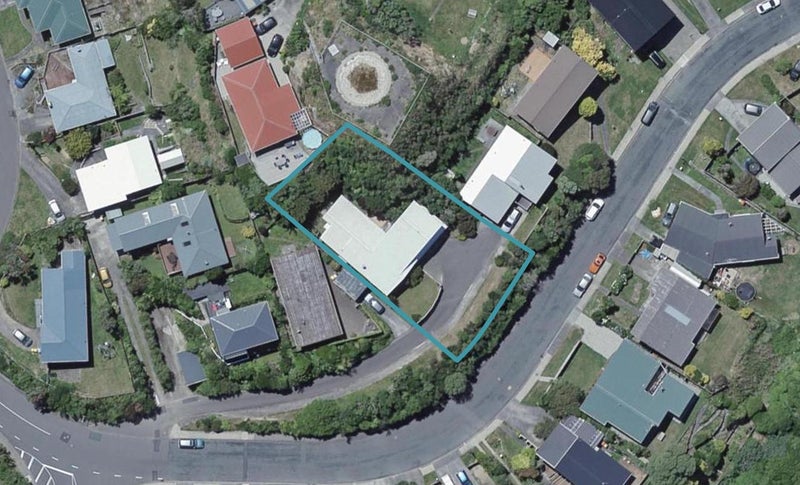 9 Somes Crescent, Newlands, Wellington - Carousel 1