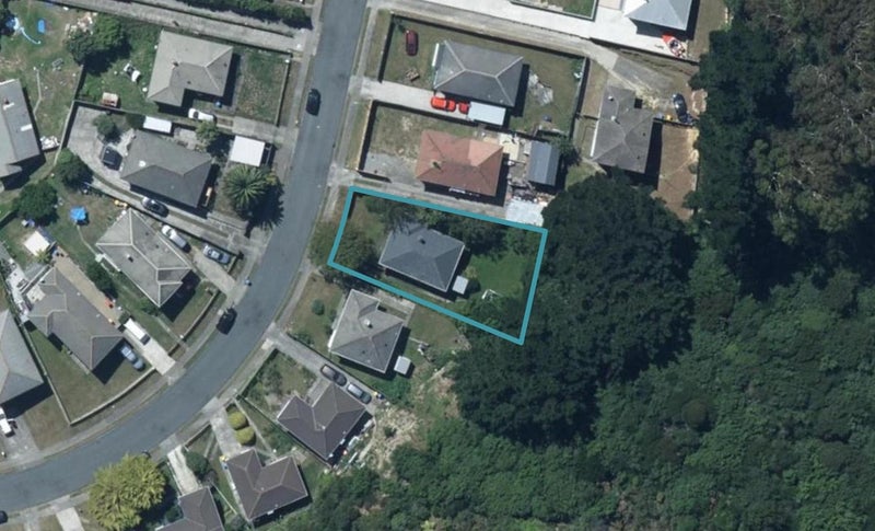 22 Penguin Grove, Waitangirua, Porirua - Carousel 1
