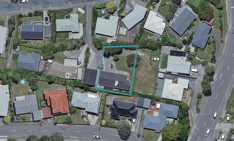 11 Kahikatea Grove, Paparangi, Wellington - Carousel 1