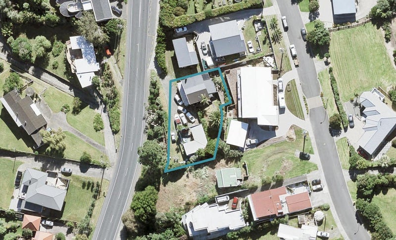 1111 Whangaparaoa Road, Tindalls Beach, Whangaparaoa - Carousel 1