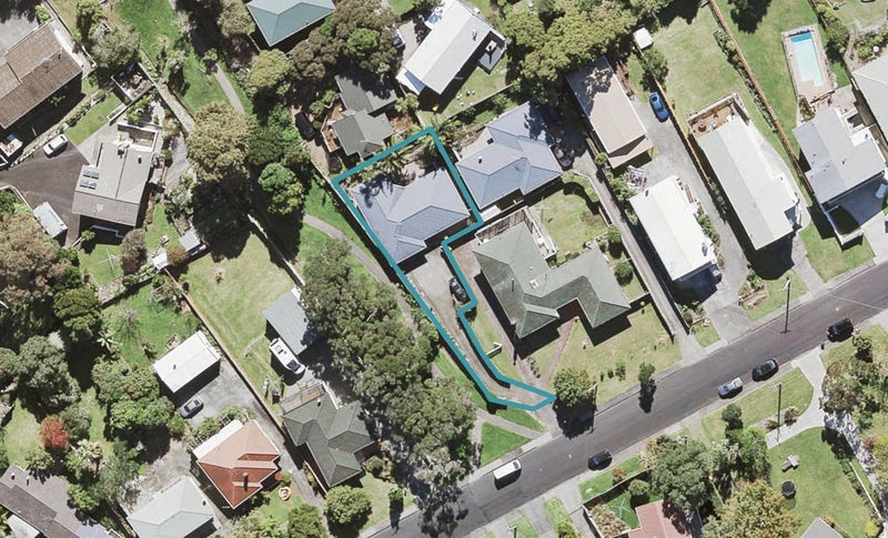 91 Cliff View Drive, Green Bay, Auckland - Carousel 1