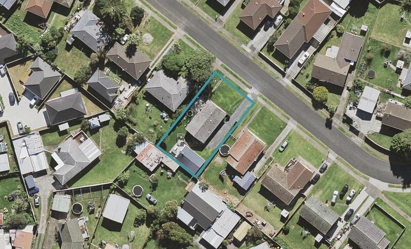 92 Chingford Close, Mangere, Auckland - Carousel 1