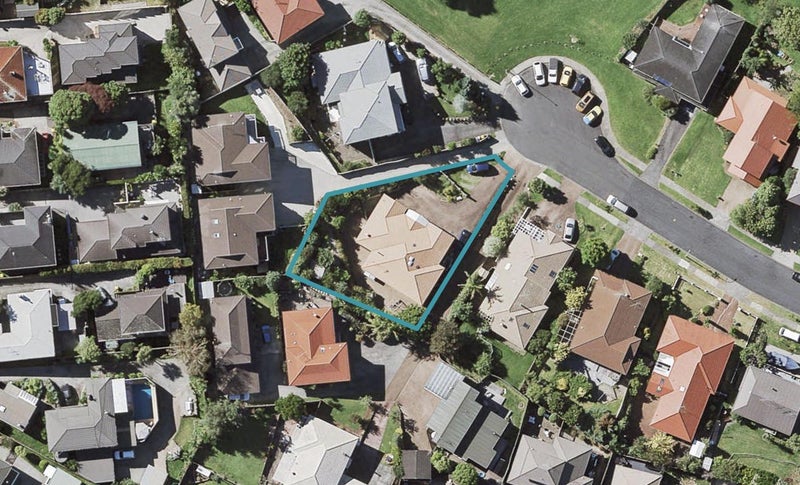18 Spears Place, Botany Downs, Auckland - Carousel 1