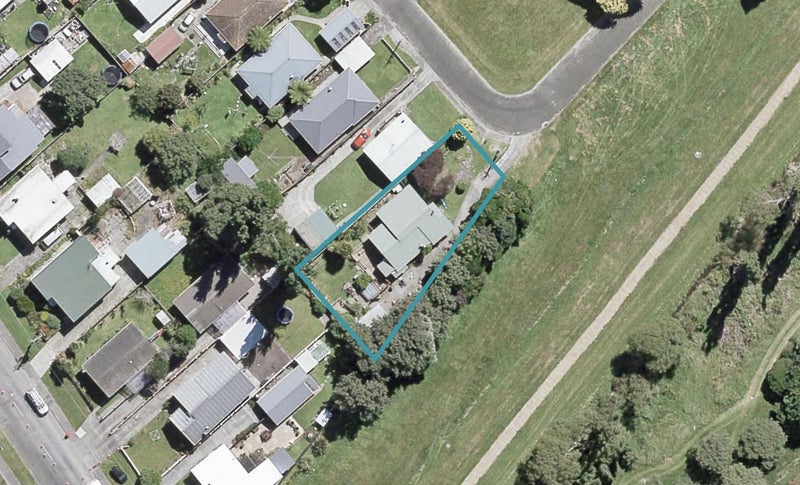 16 The Square, Manor Park, Lower Hutt - Carousel 1