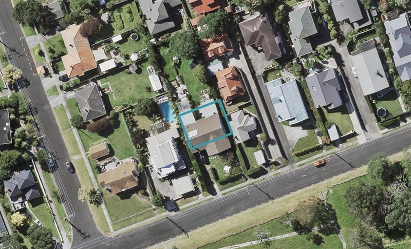 2/32 Ngataringa Road, Devonport, Auckland - Carousel 1