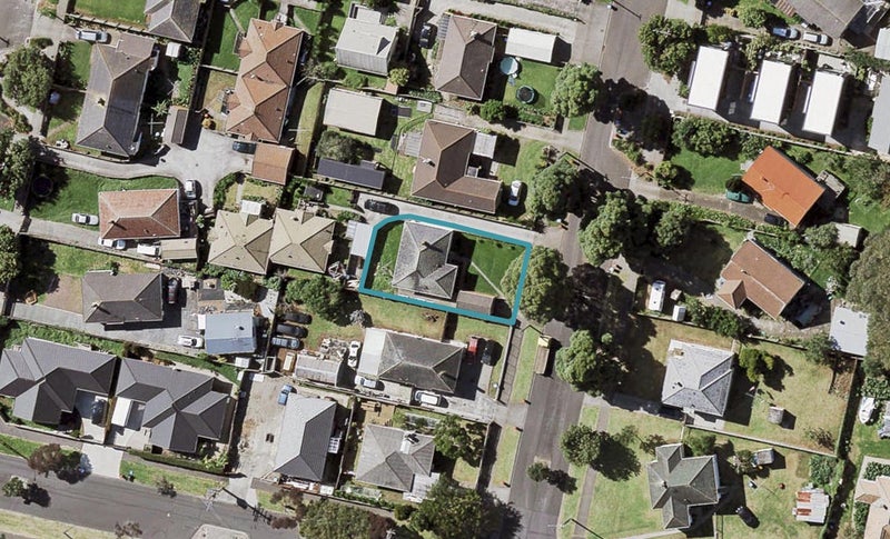 21 Waddell Avenue, Point England, Auckland - Carousel 1